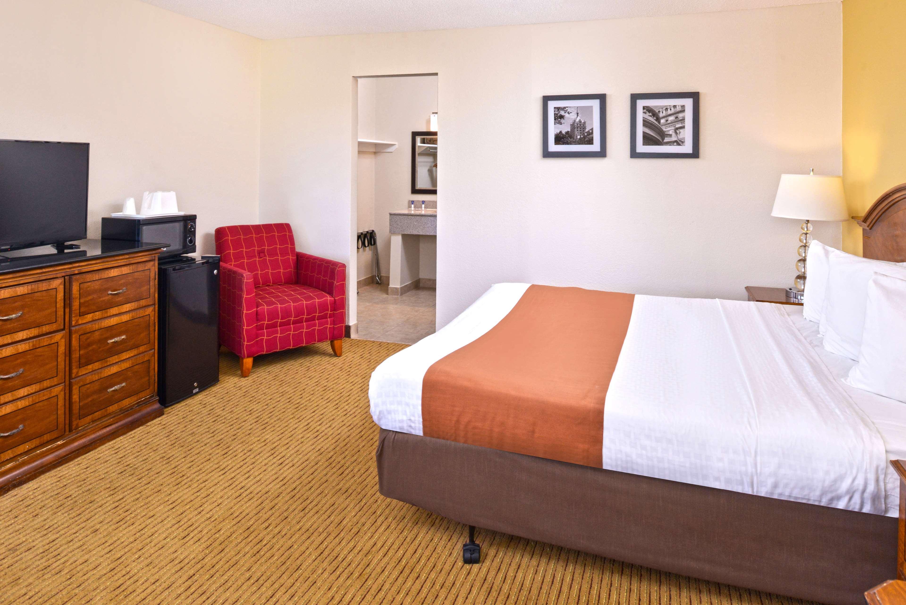 Americas Best Value Inn Plattsburgh Exterior foto