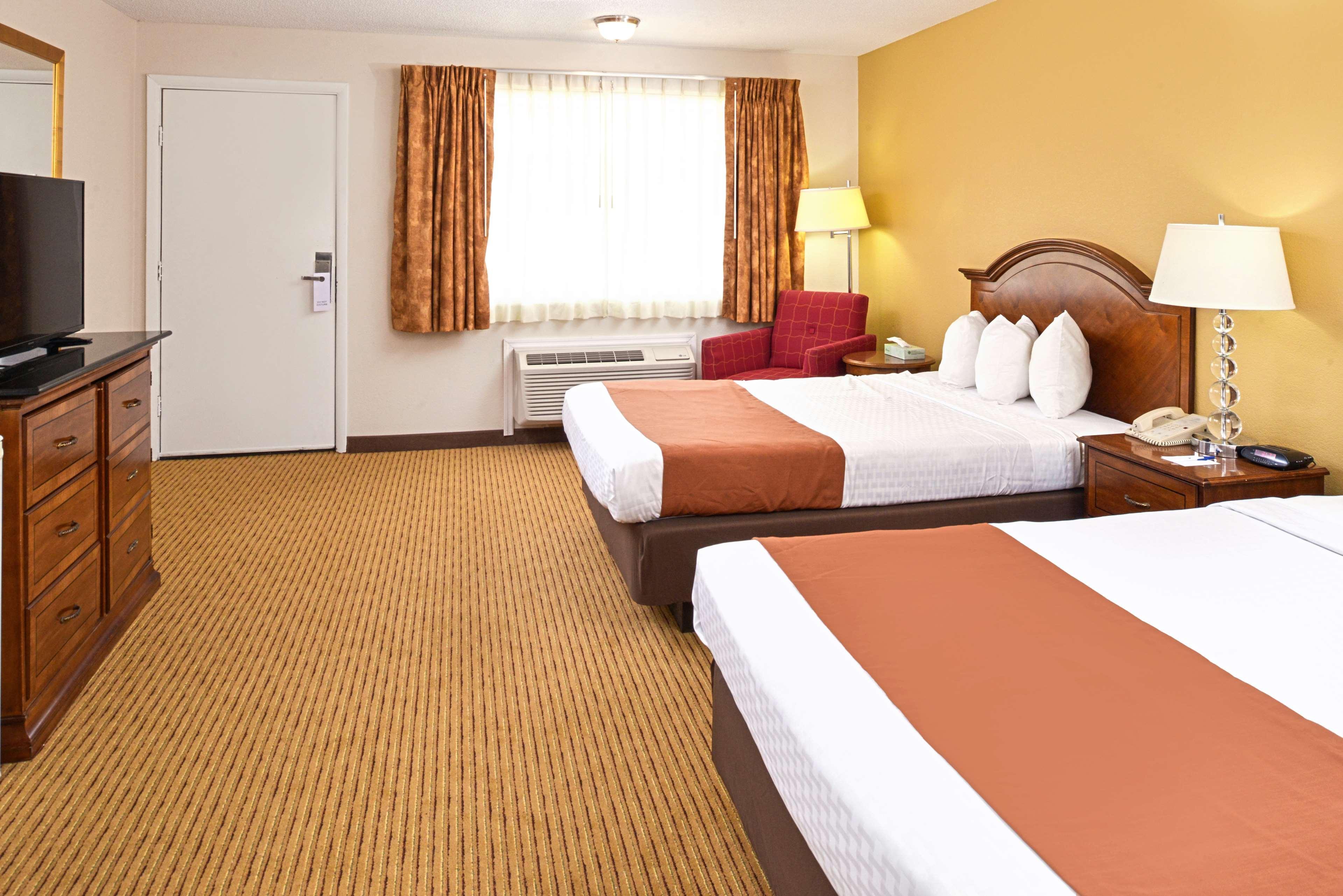 Americas Best Value Inn Plattsburgh Exterior foto