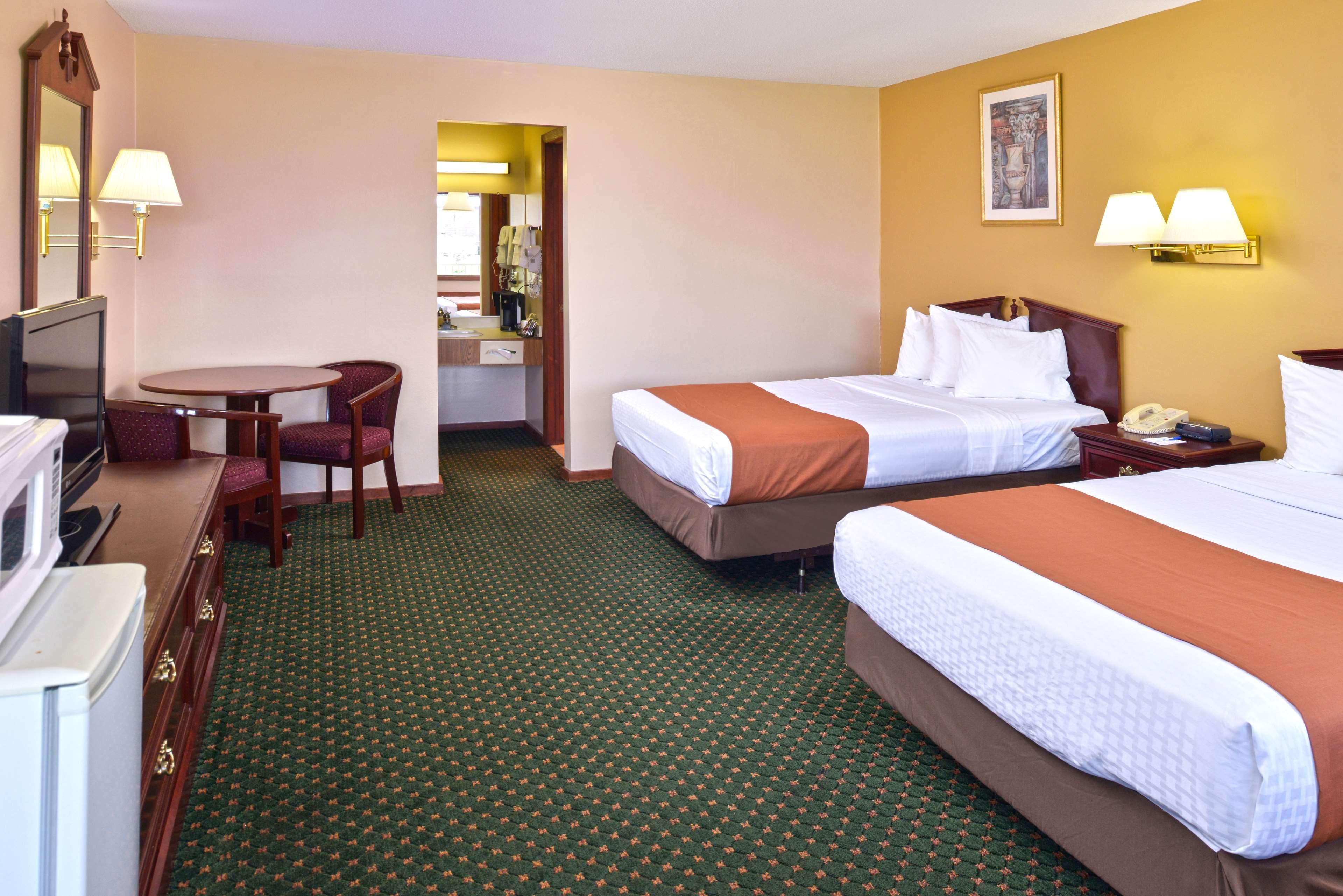 Americas Best Value Inn Plattsburgh Exterior foto