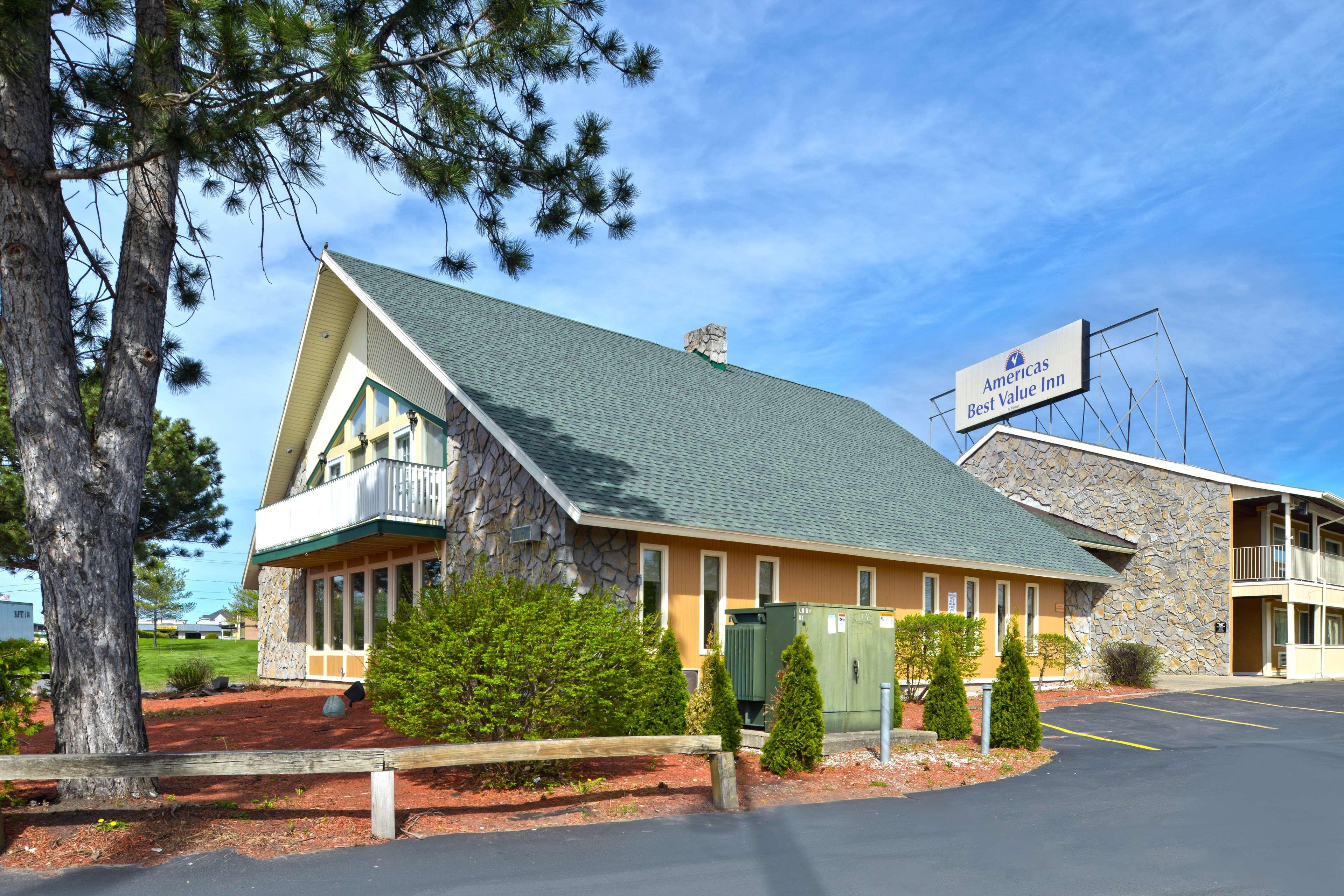 Americas Best Value Inn Plattsburgh Exterior foto