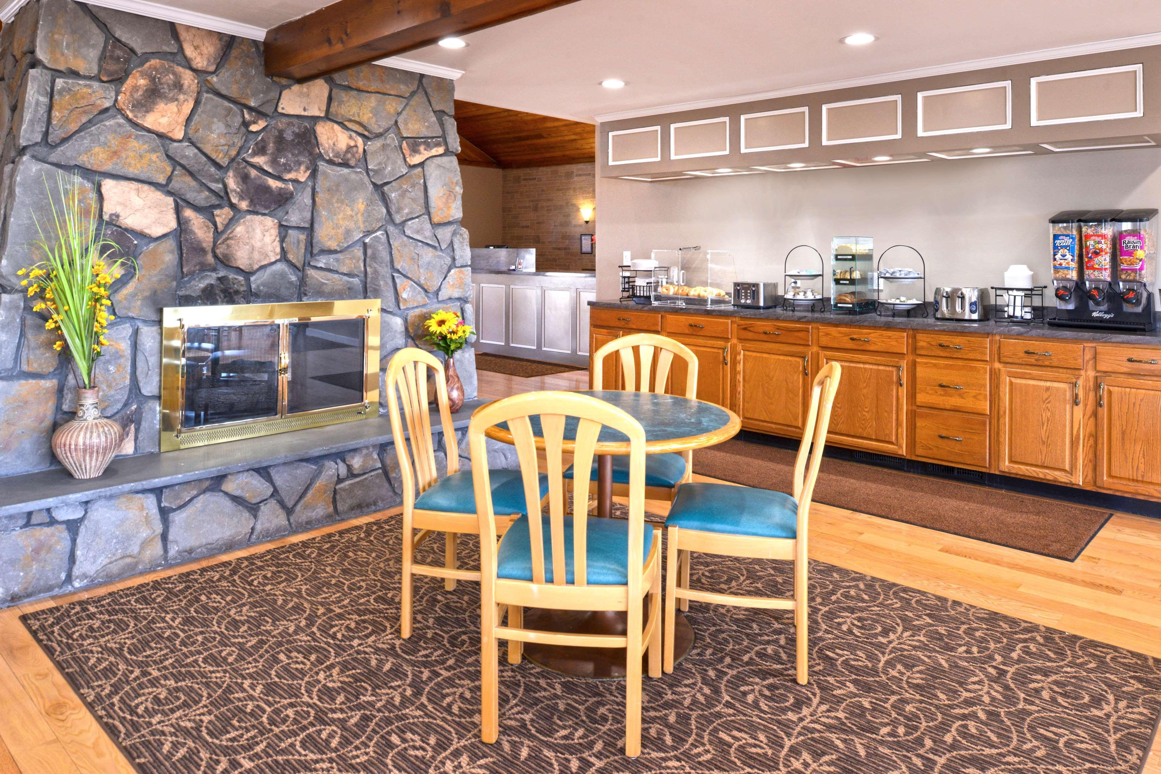 Americas Best Value Inn Plattsburgh Exterior foto
