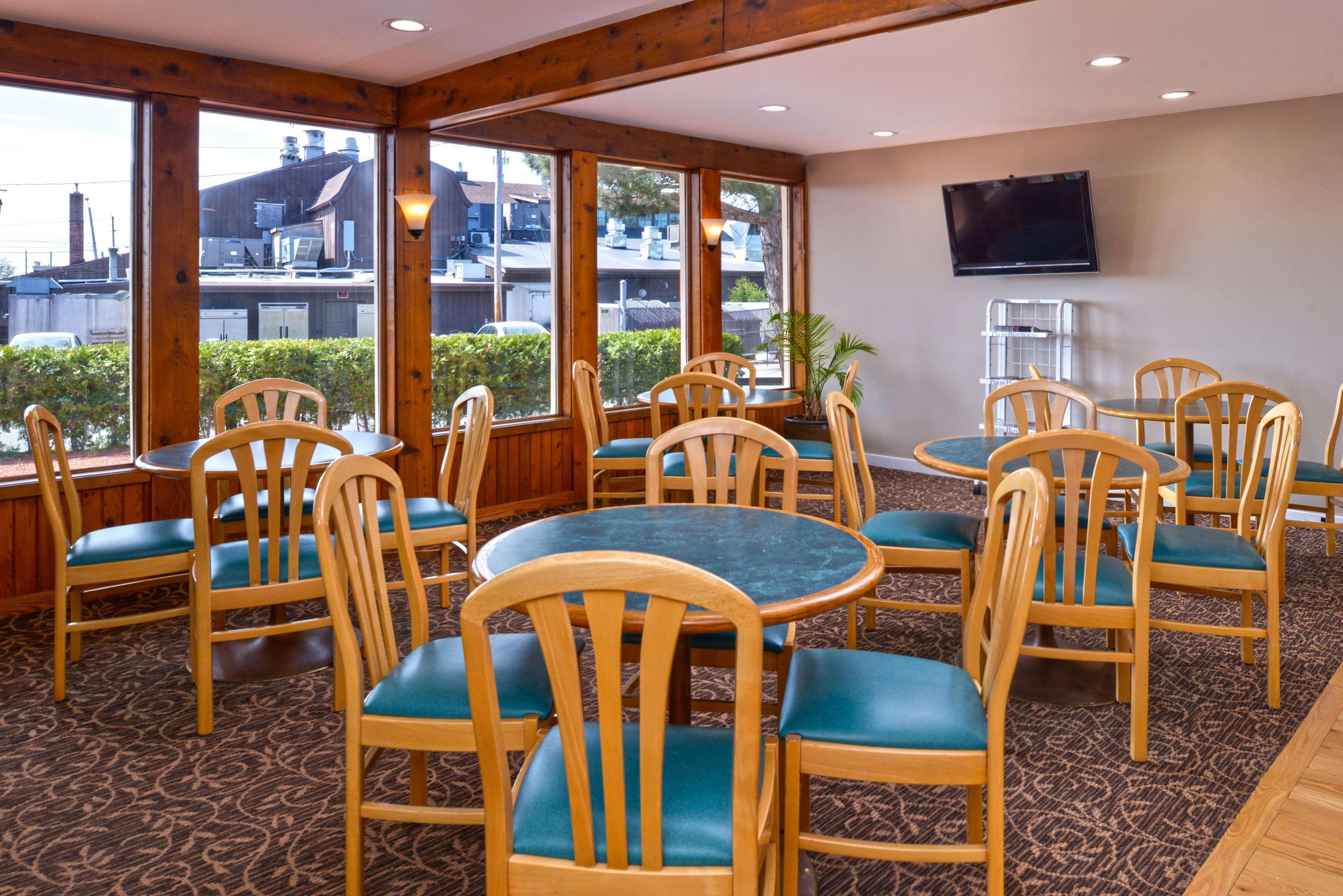 Americas Best Value Inn Plattsburgh Exterior foto
