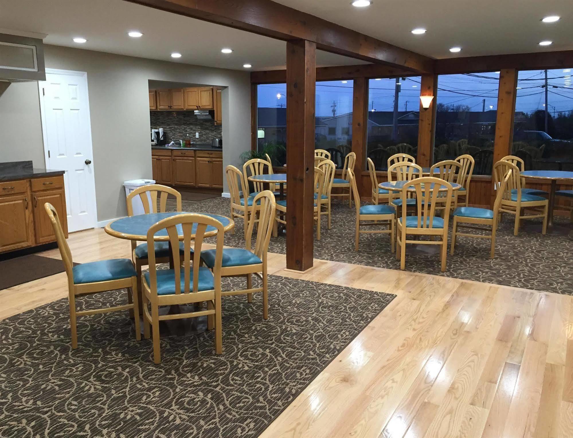 Americas Best Value Inn Plattsburgh Exterior foto