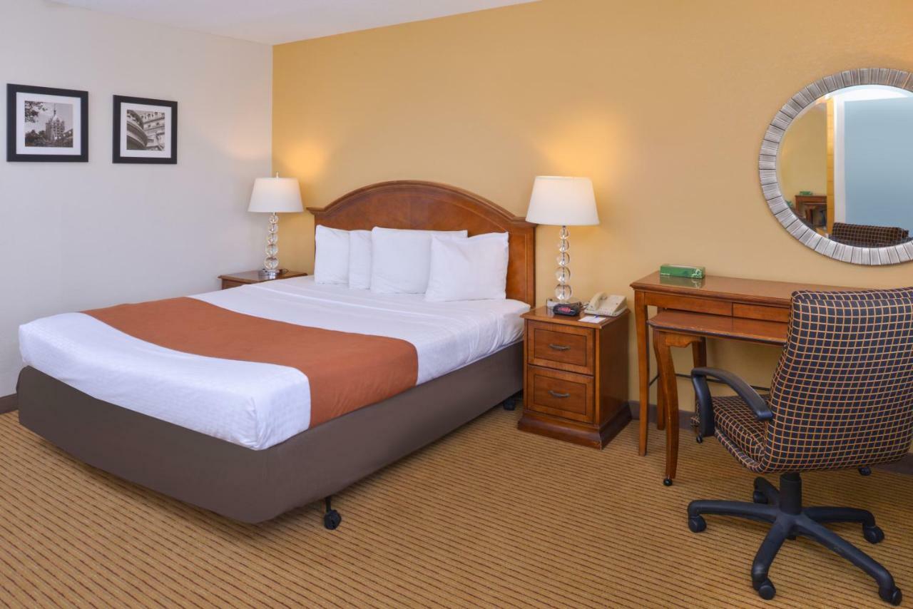 Americas Best Value Inn Plattsburgh Exterior foto