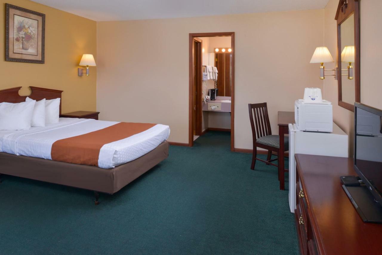 Americas Best Value Inn Plattsburgh Exterior foto